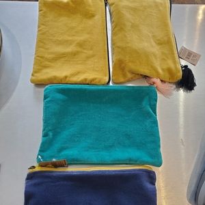 CREATIVE COOP VELVET POUCH WITH TASSEL 10 inch